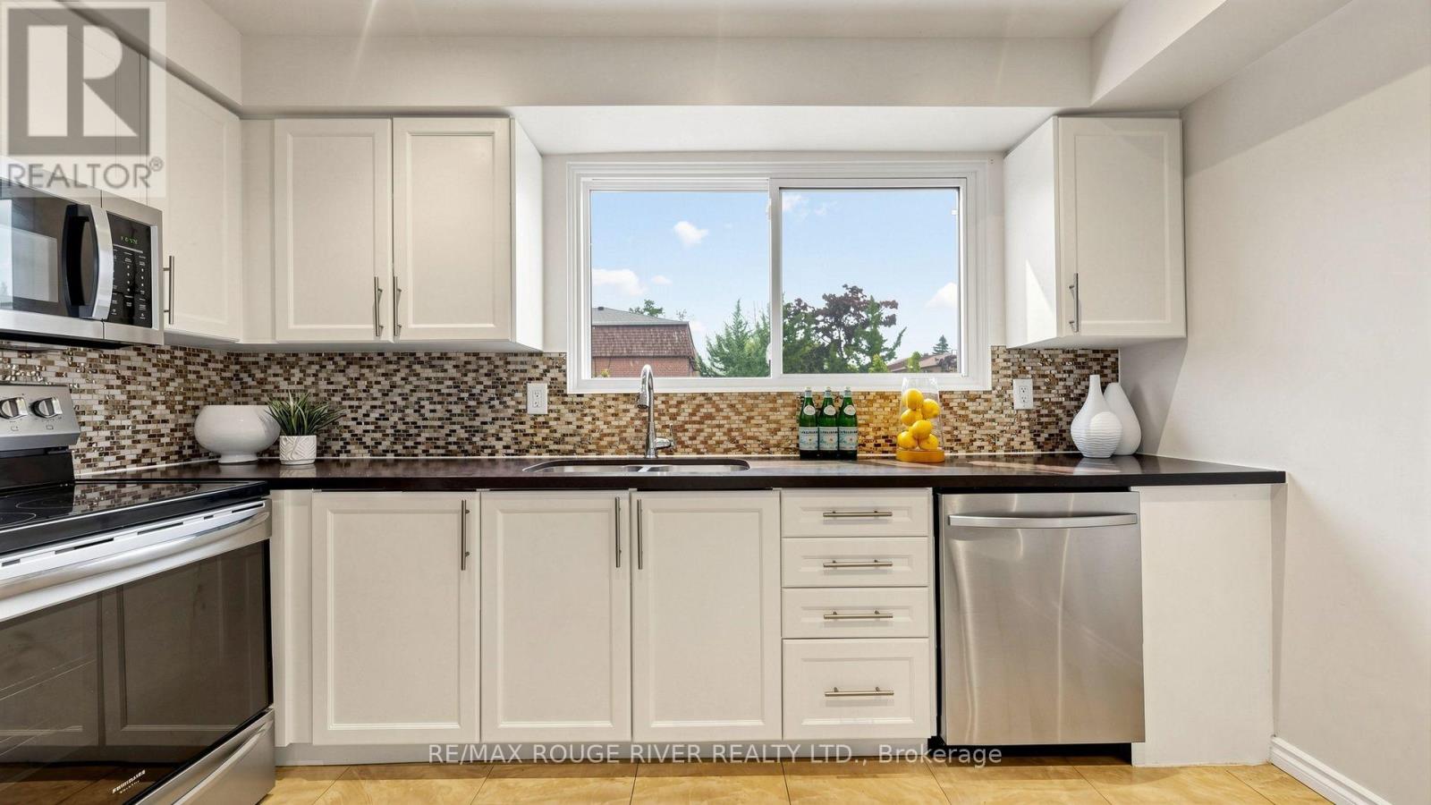 #55 121 CENTENNIAL ROAD - Image 12