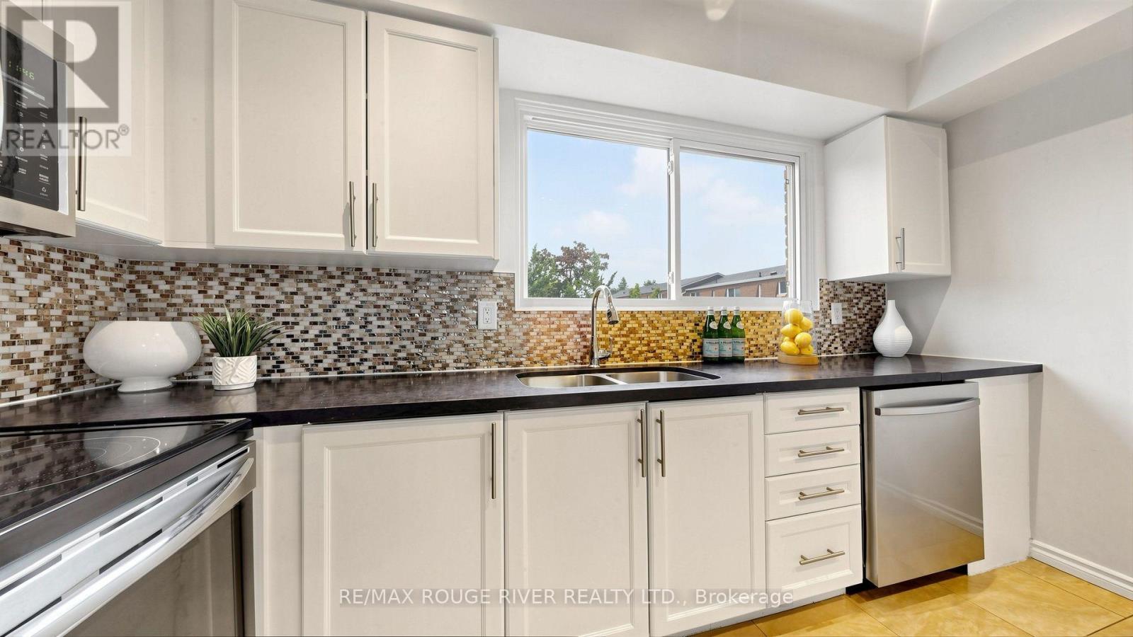 #55 121 CENTENNIAL ROAD - Image 9