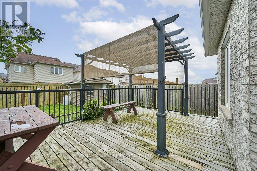 176 BATHGATE CRESCENT - 28