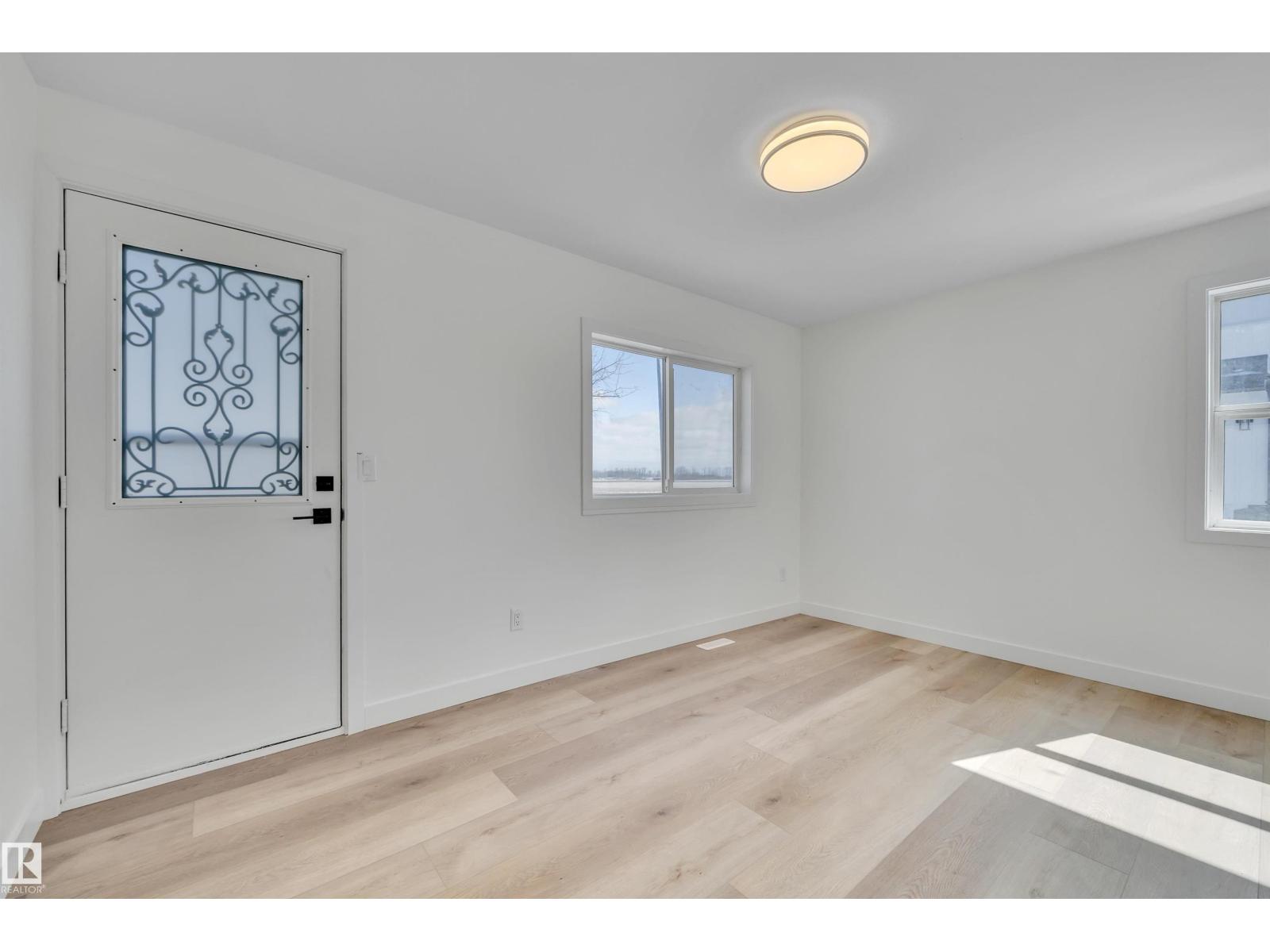 4712 49 ST - 24
