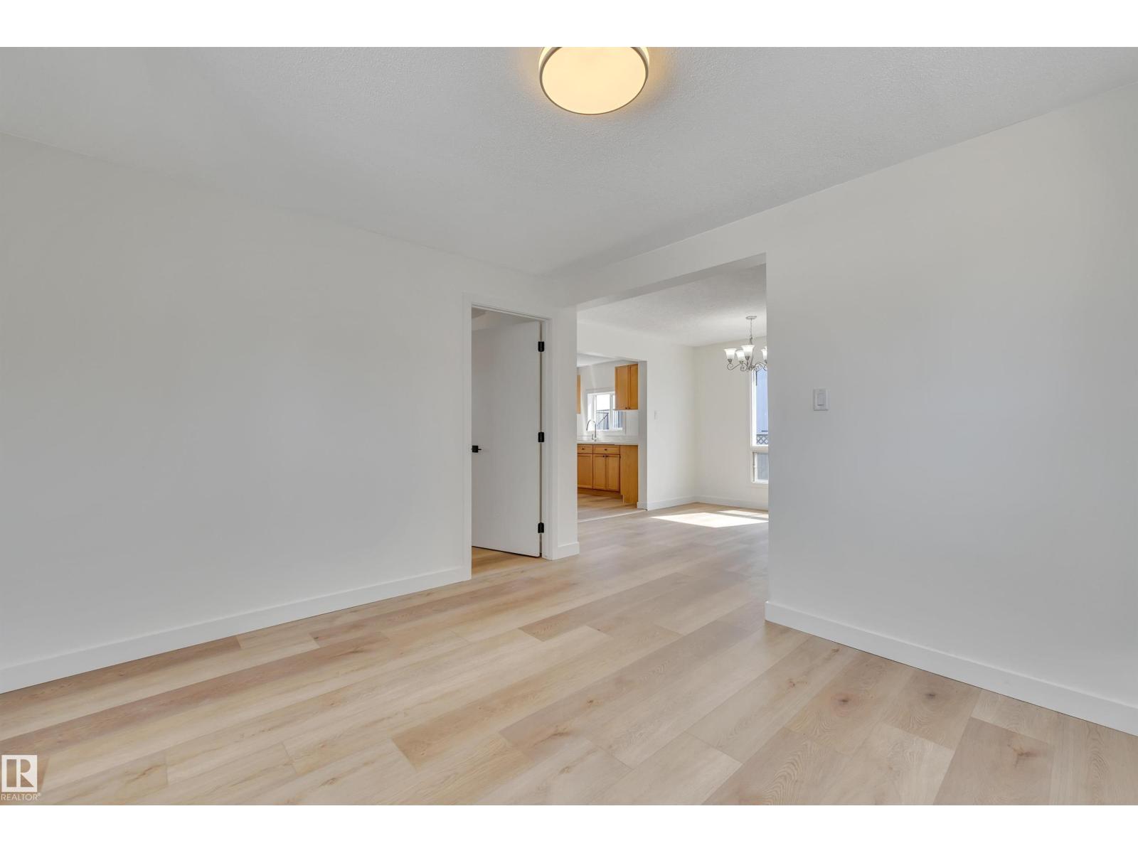4712 49 ST - 11