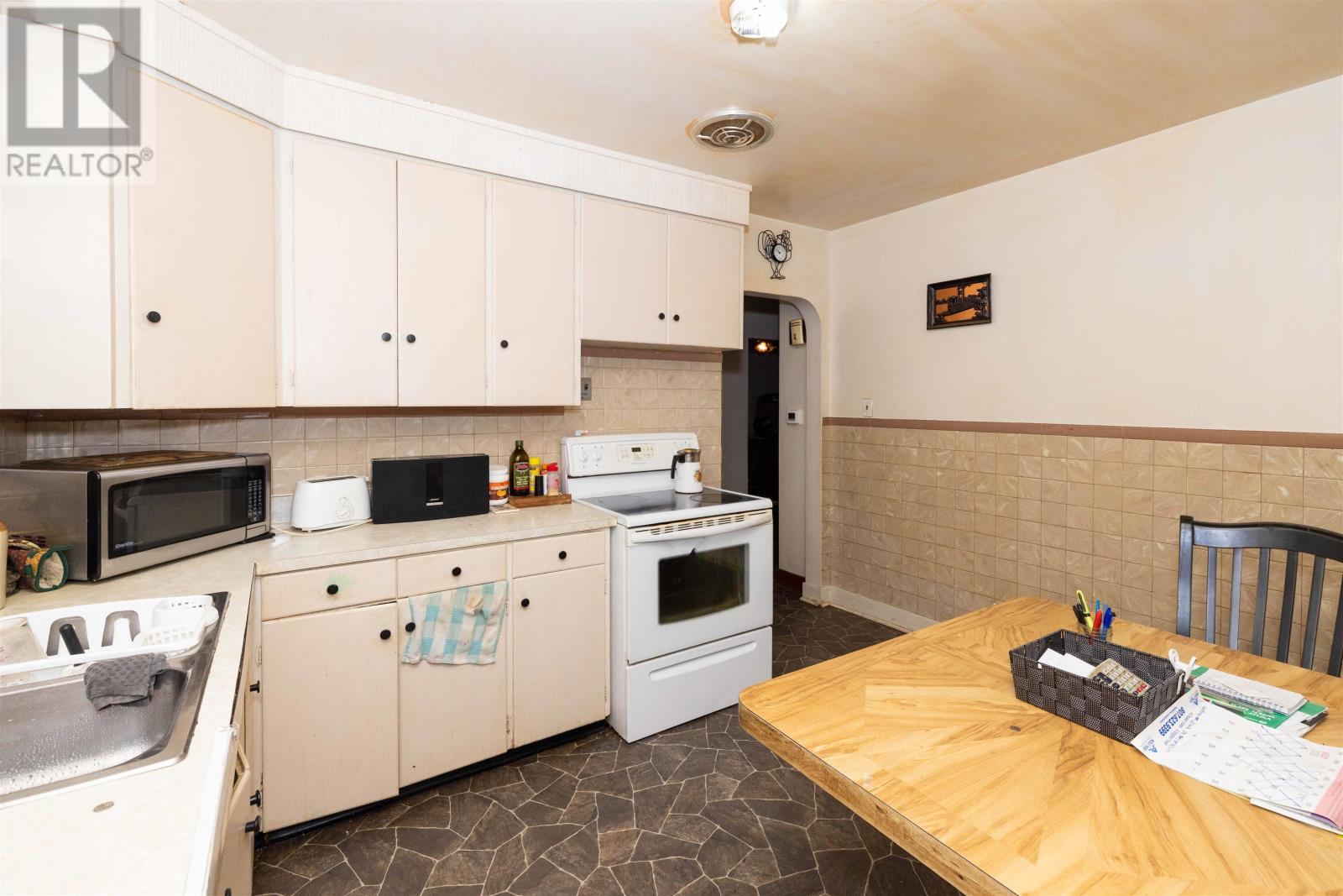 1537 Sills ST - 13