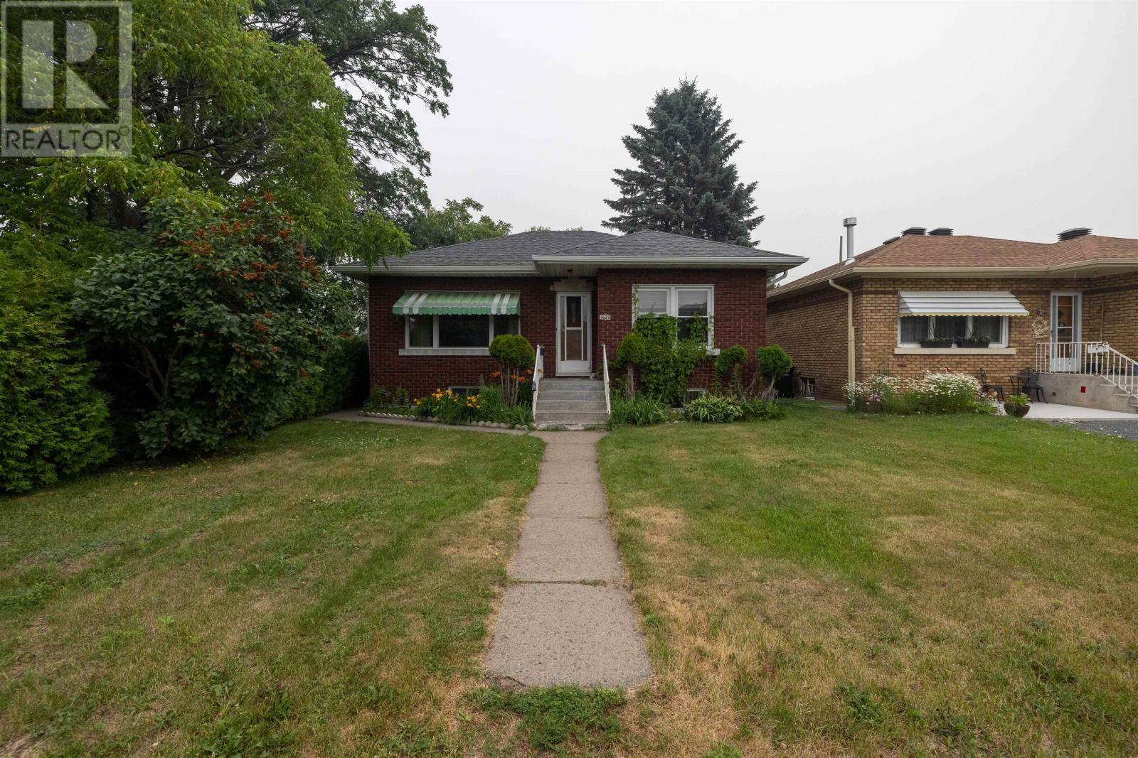 1537 Sills ST - 1