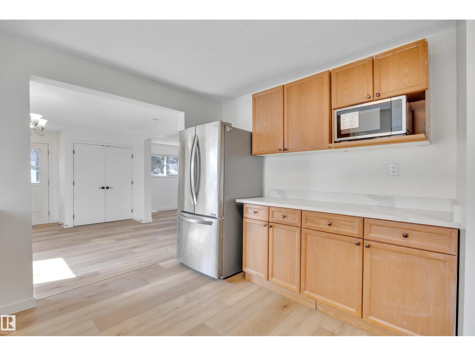 4712 49 ST - 19