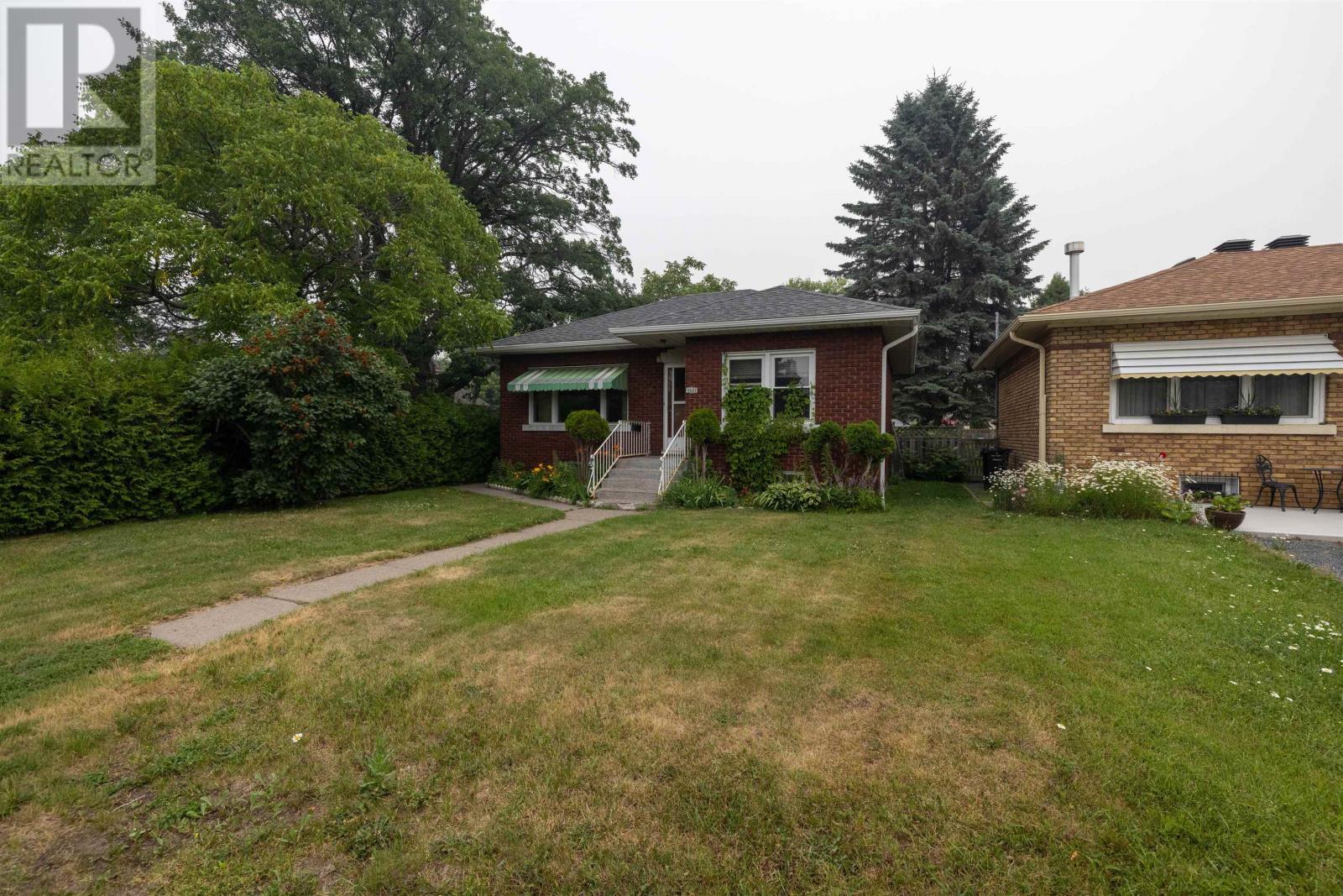 1537 Sills ST - 3
