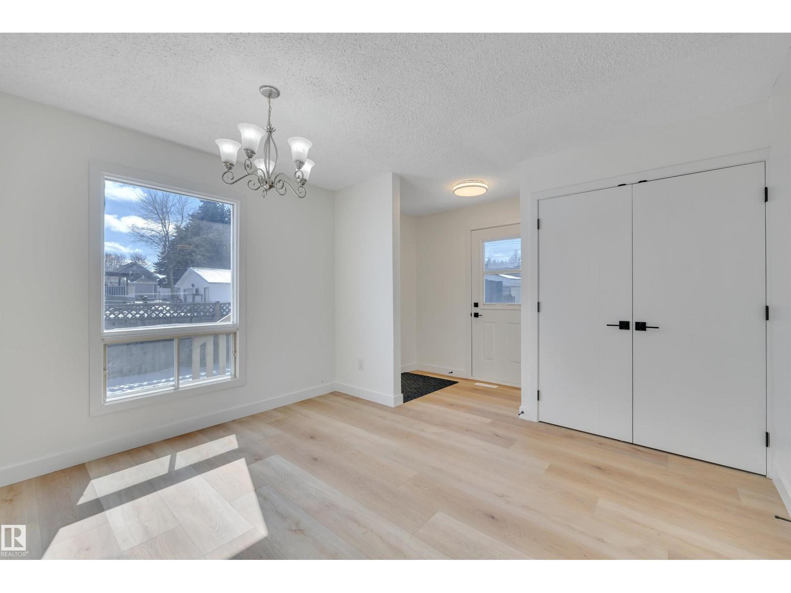 4712 49 ST - 8
