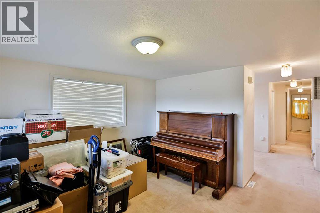 822 3 Street W - 6