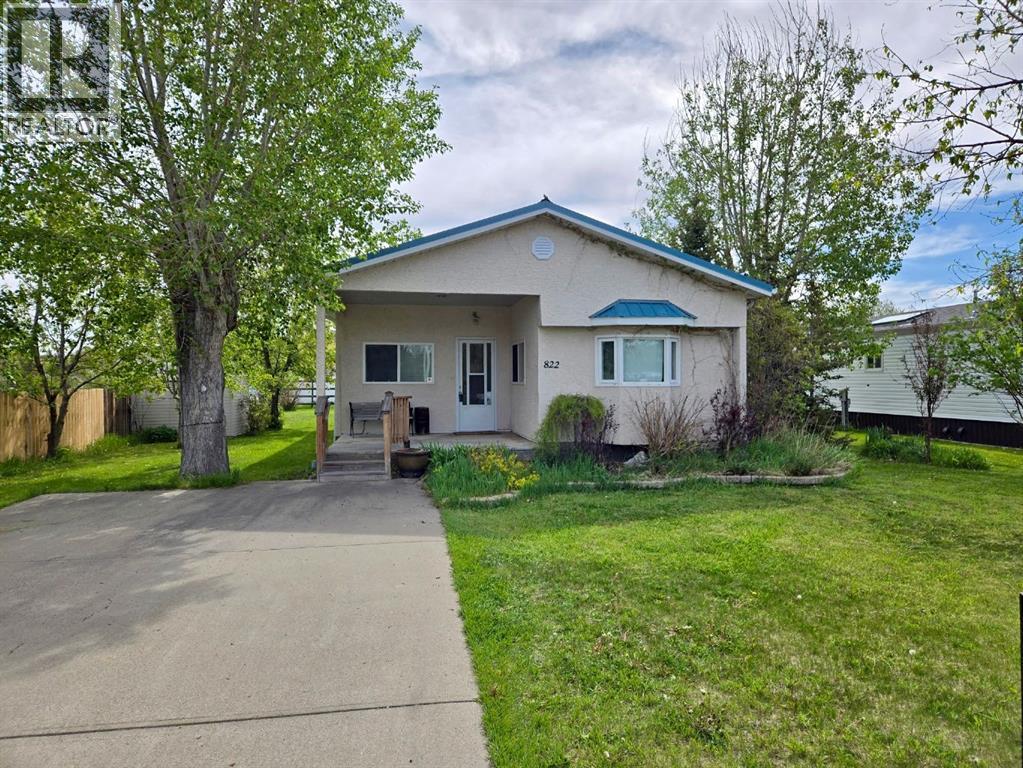 822 3 Street W - 1