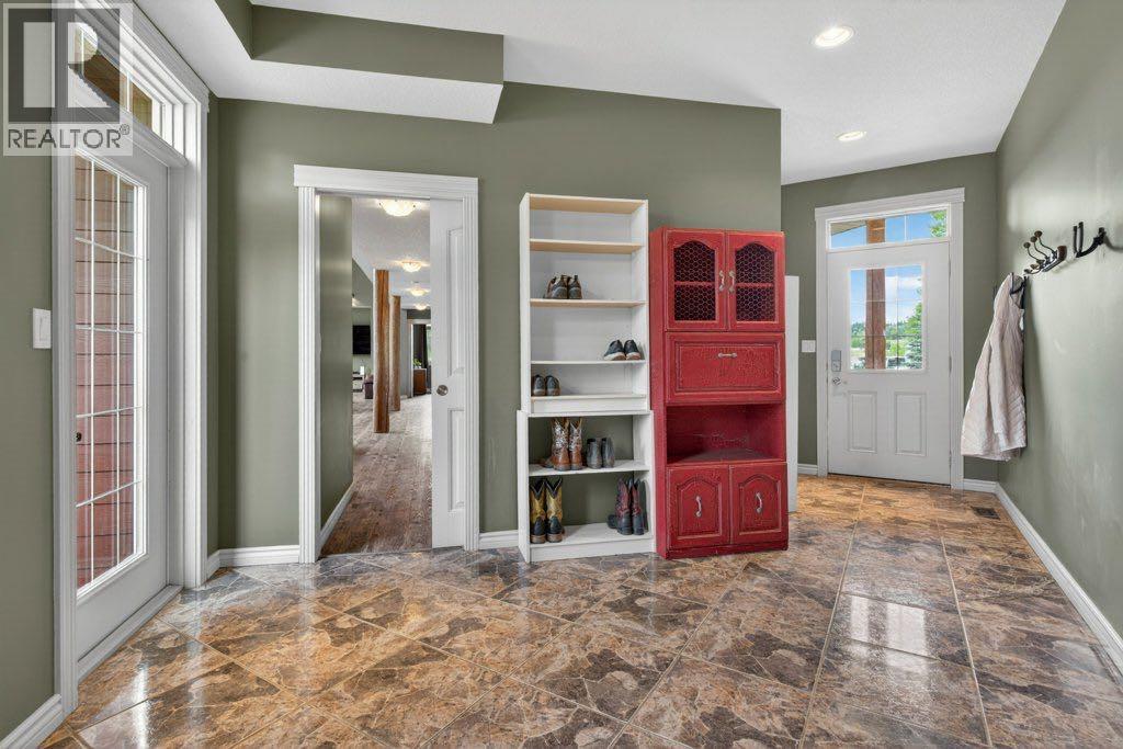 274136 272 Street W - 15