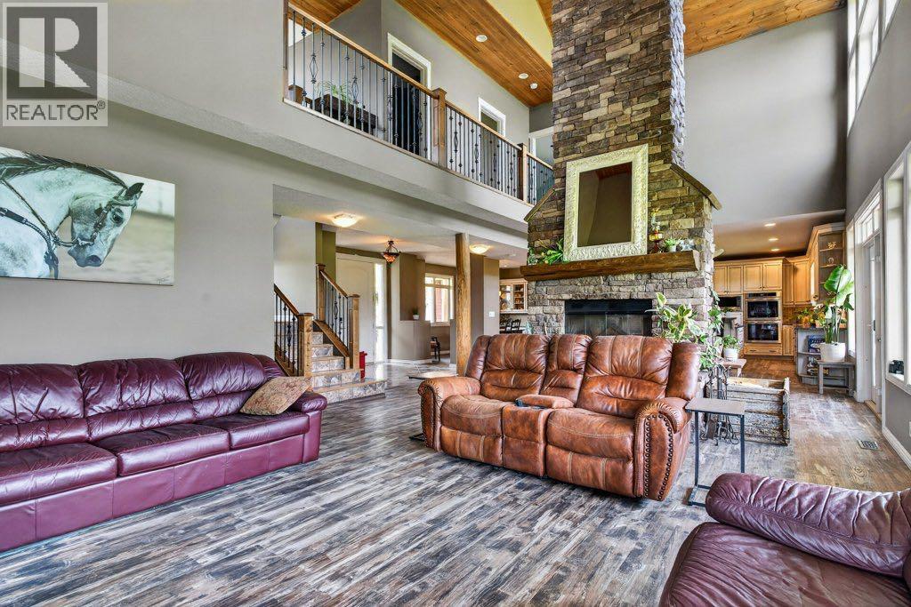 274136 272 Street W - 8