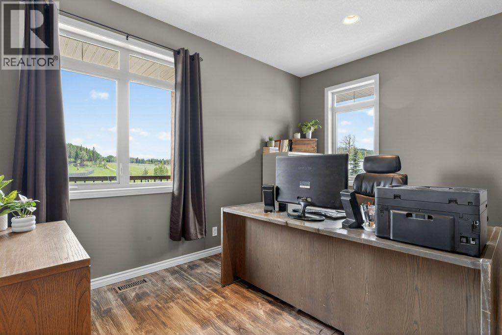 274136 272 Street W - 14