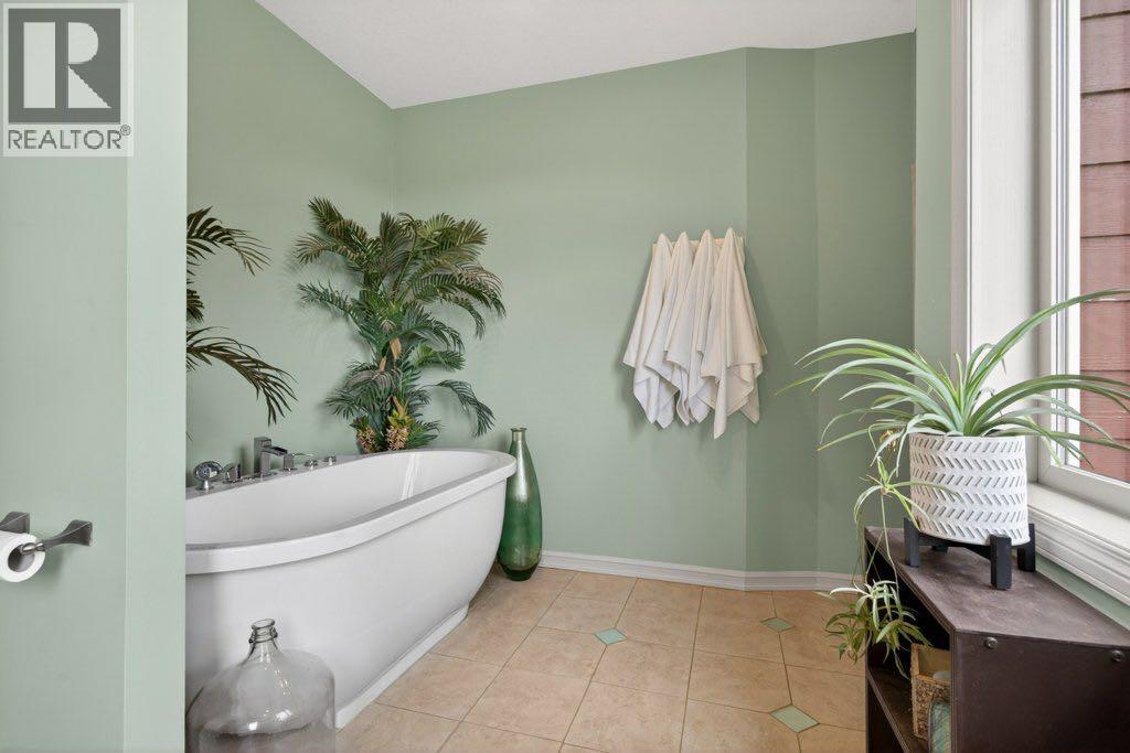 274136 272 Street W - 24