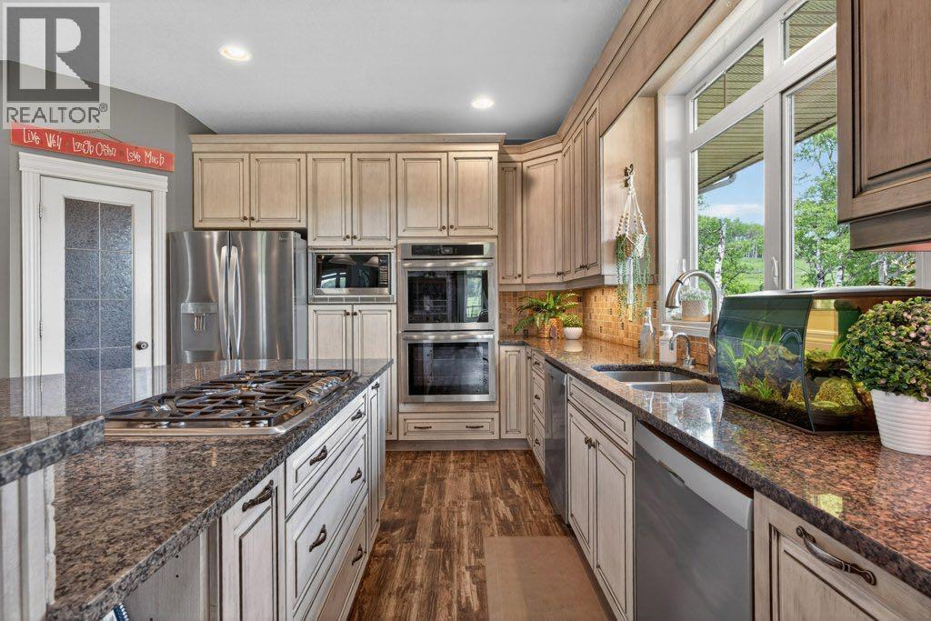 274136 272 Street W - 10