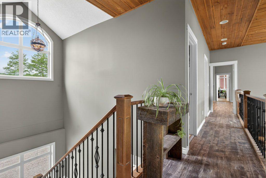 274136 272 Street W - 16