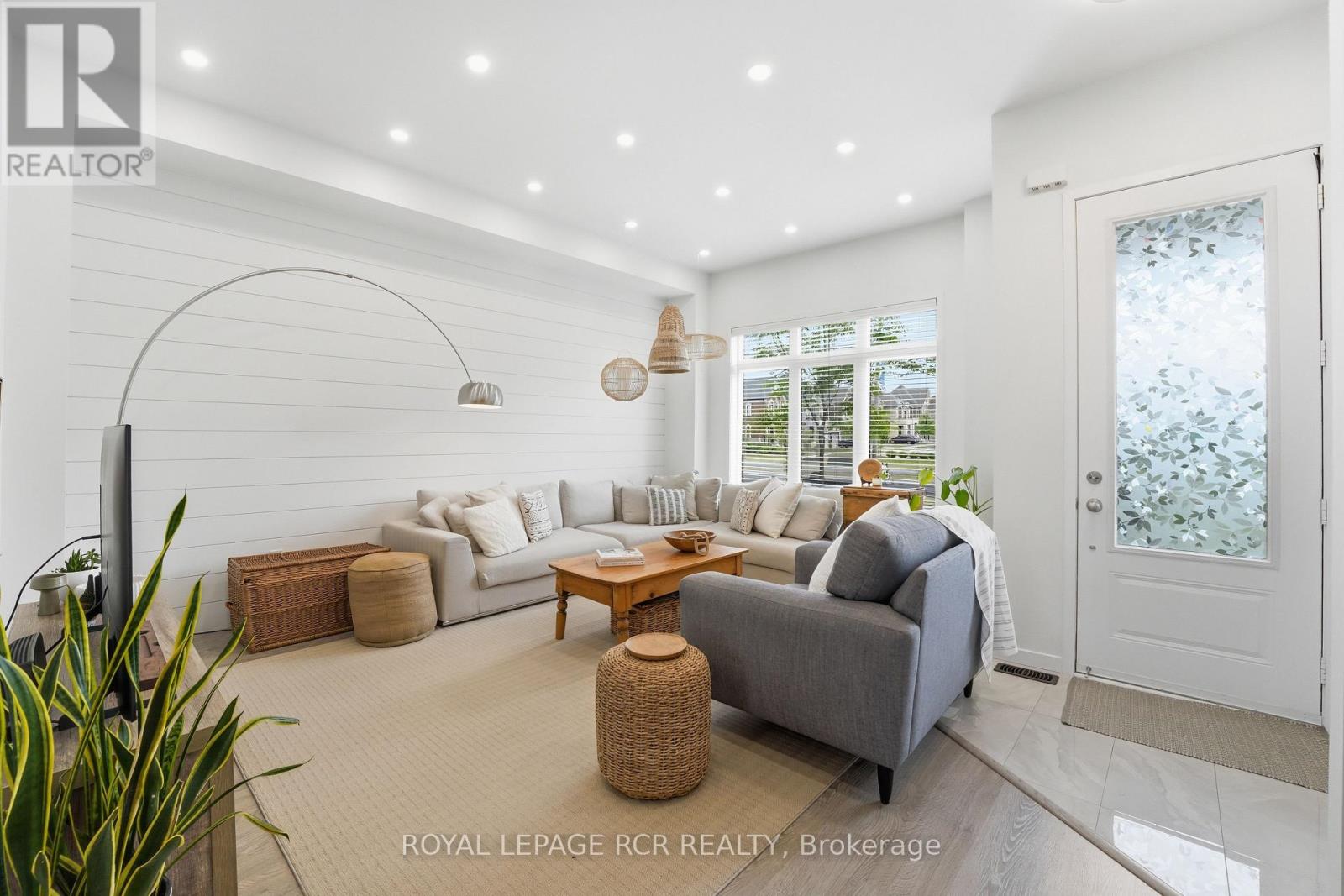 1202 WELLINGTON STREET E - 1