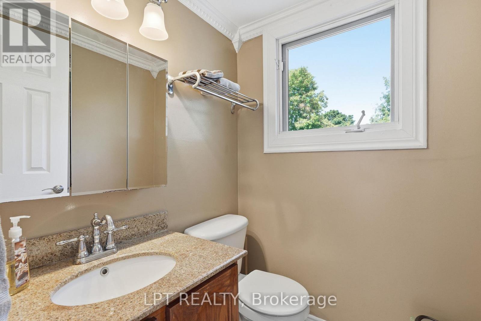 18 LOUISE CRESCENT - 11