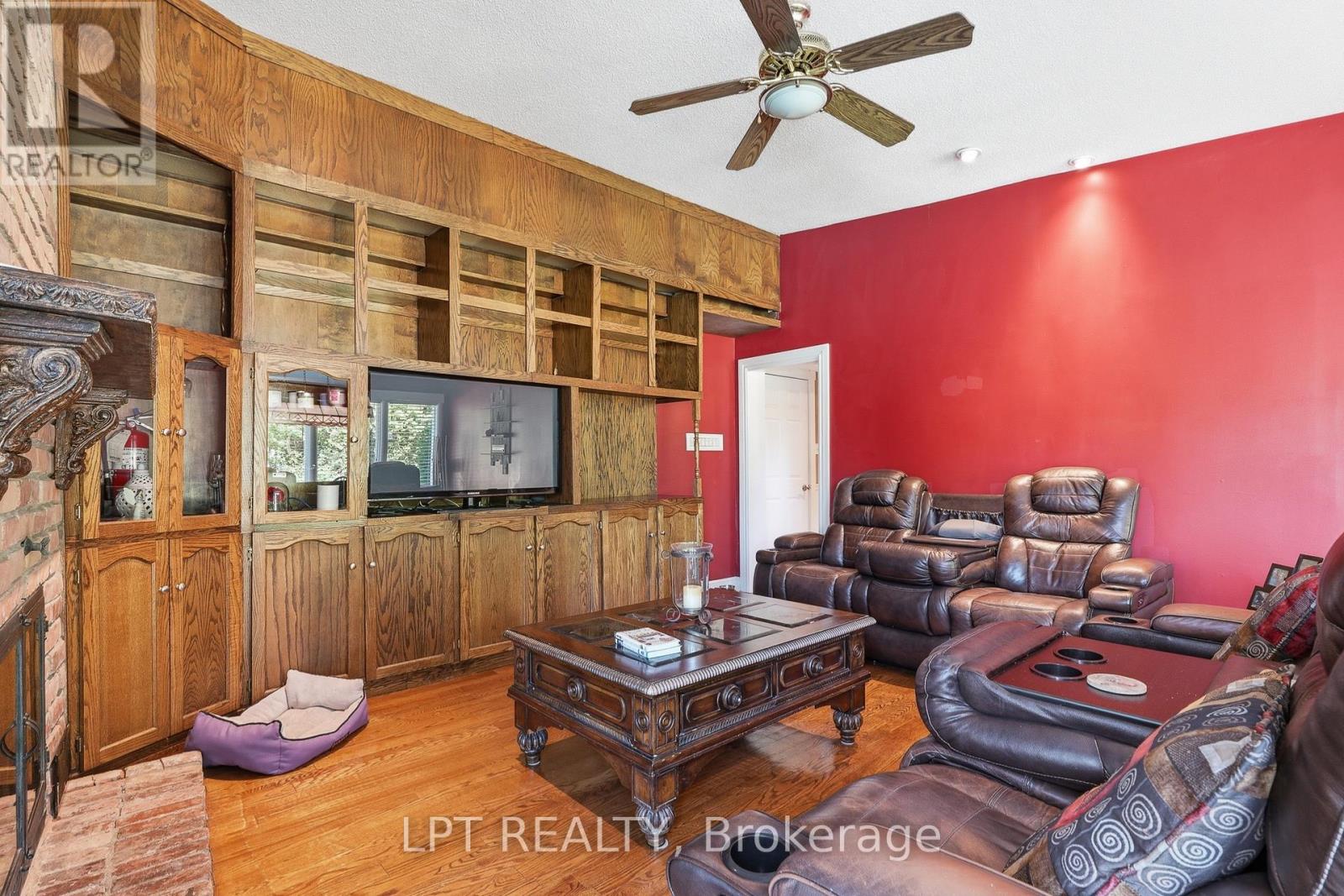 18 LOUISE CRESCENT - 13