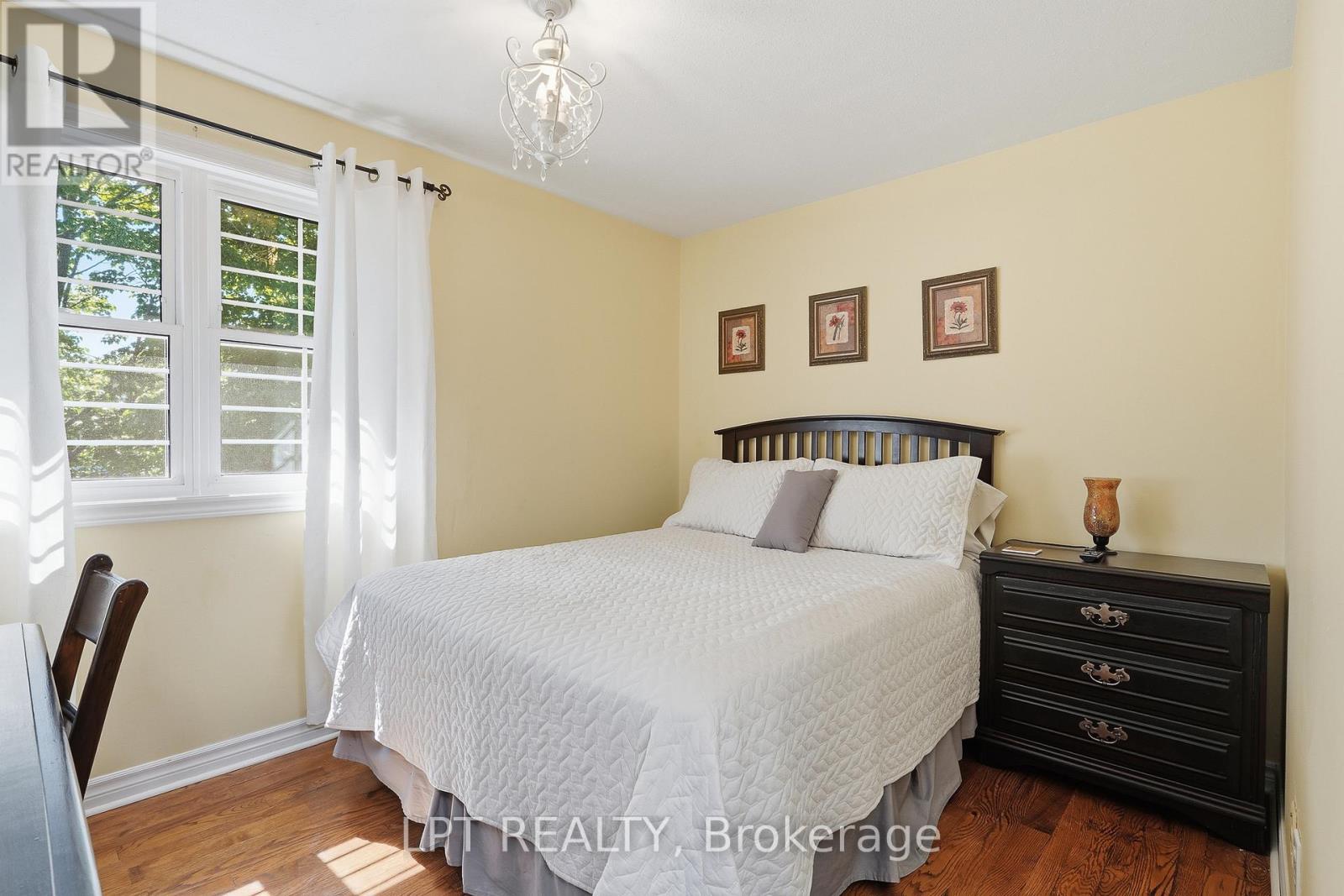 18 LOUISE CRESCENT - 20
