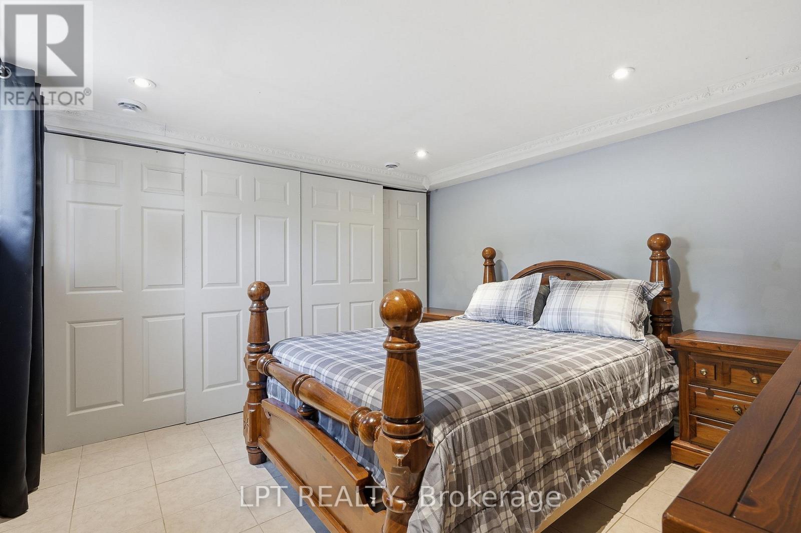 18 LOUISE CRESCENT - 25