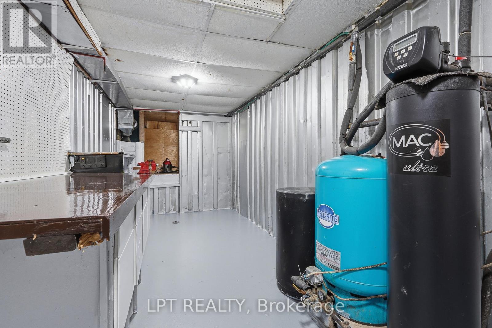 18 LOUISE CRESCENT - 26
