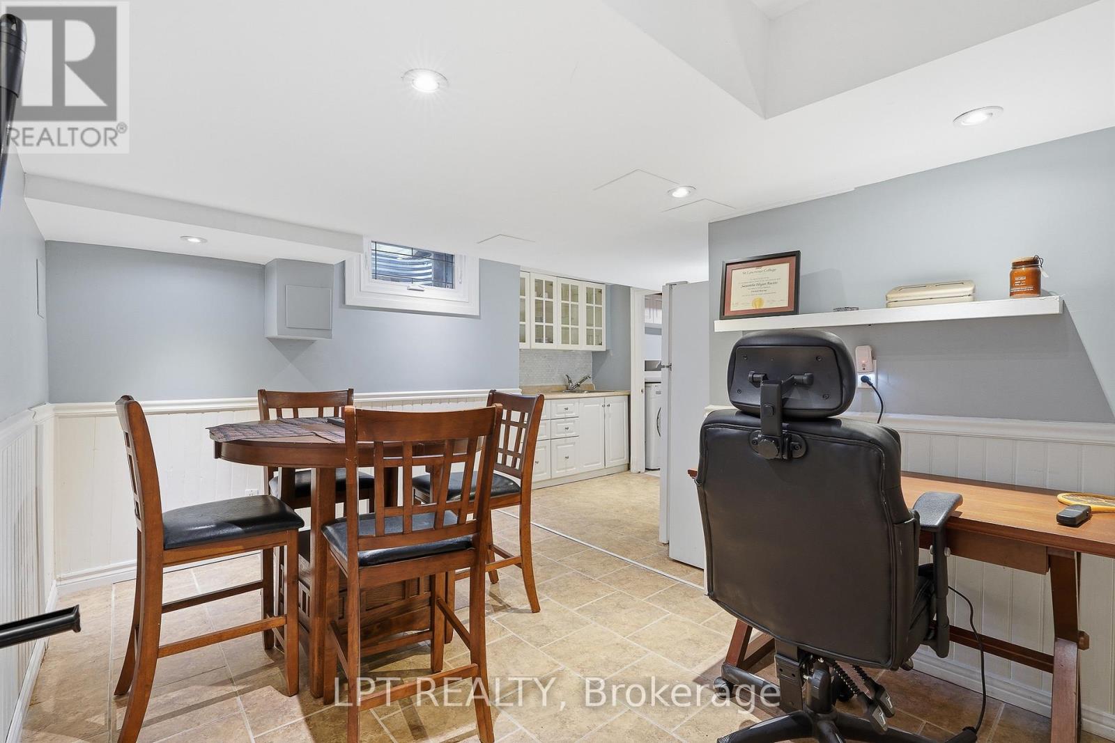 18 LOUISE CRESCENT - 29