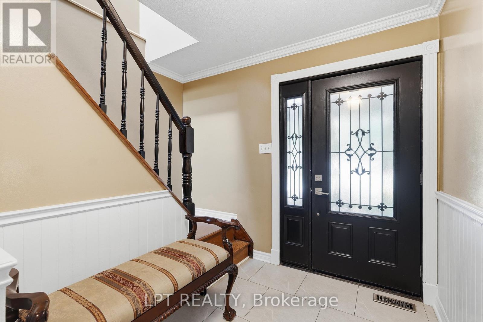 18 LOUISE CRESCENT - 3