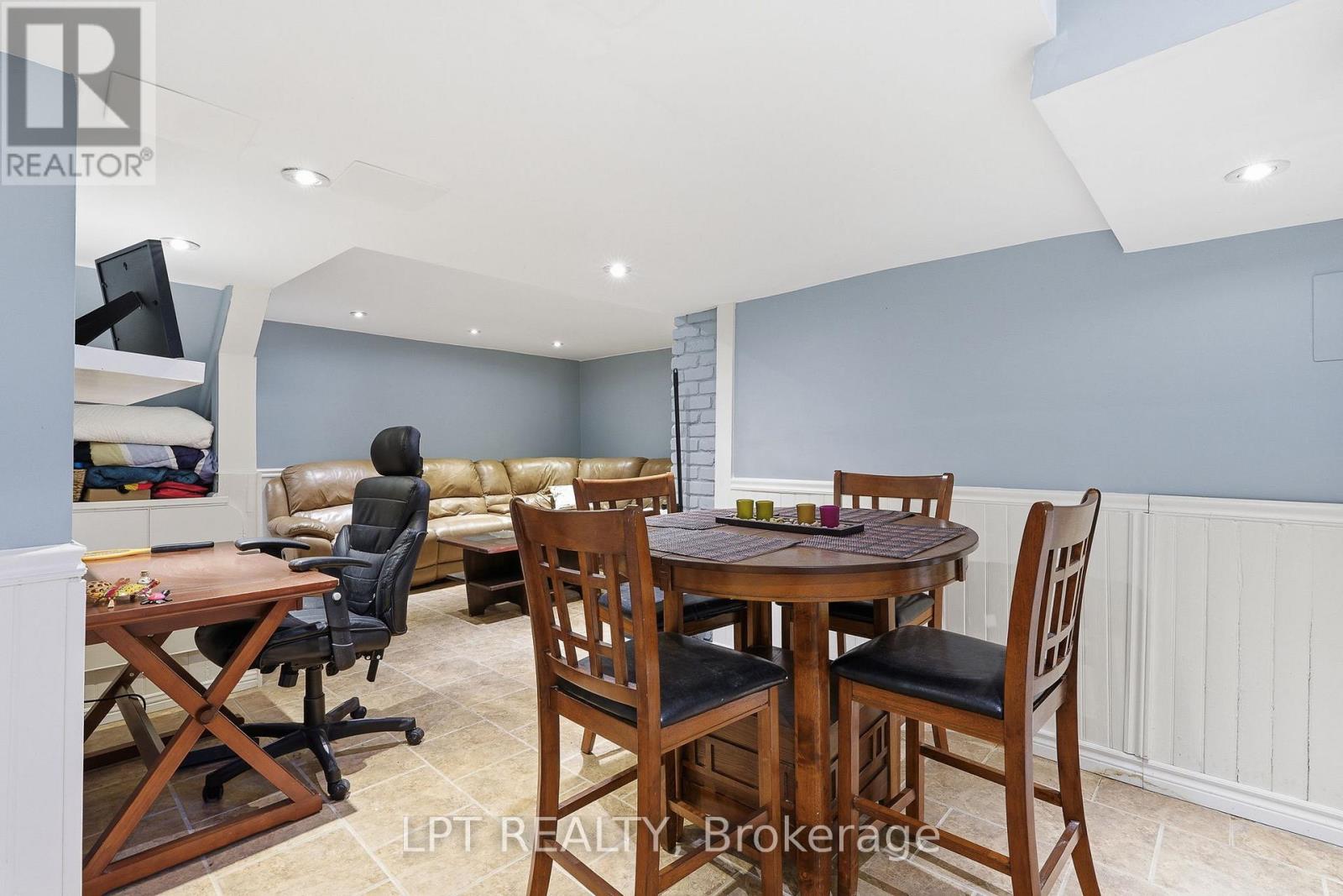 18 LOUISE CRESCENT - 30