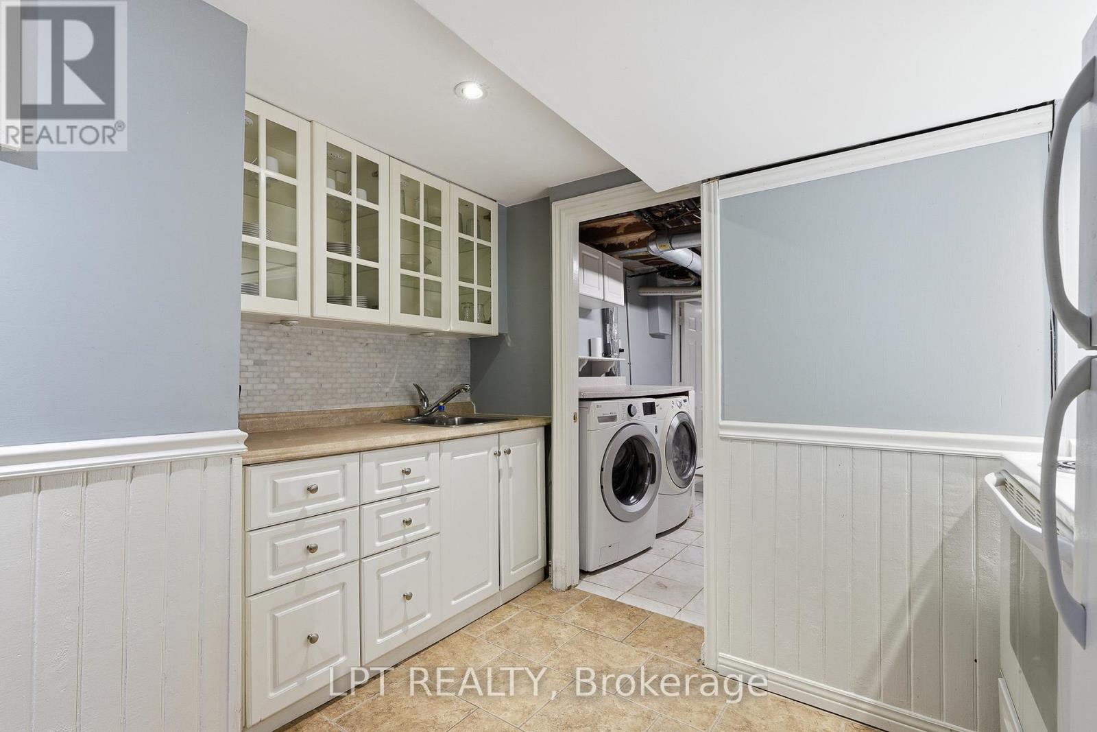 18 LOUISE CRESCENT - 31