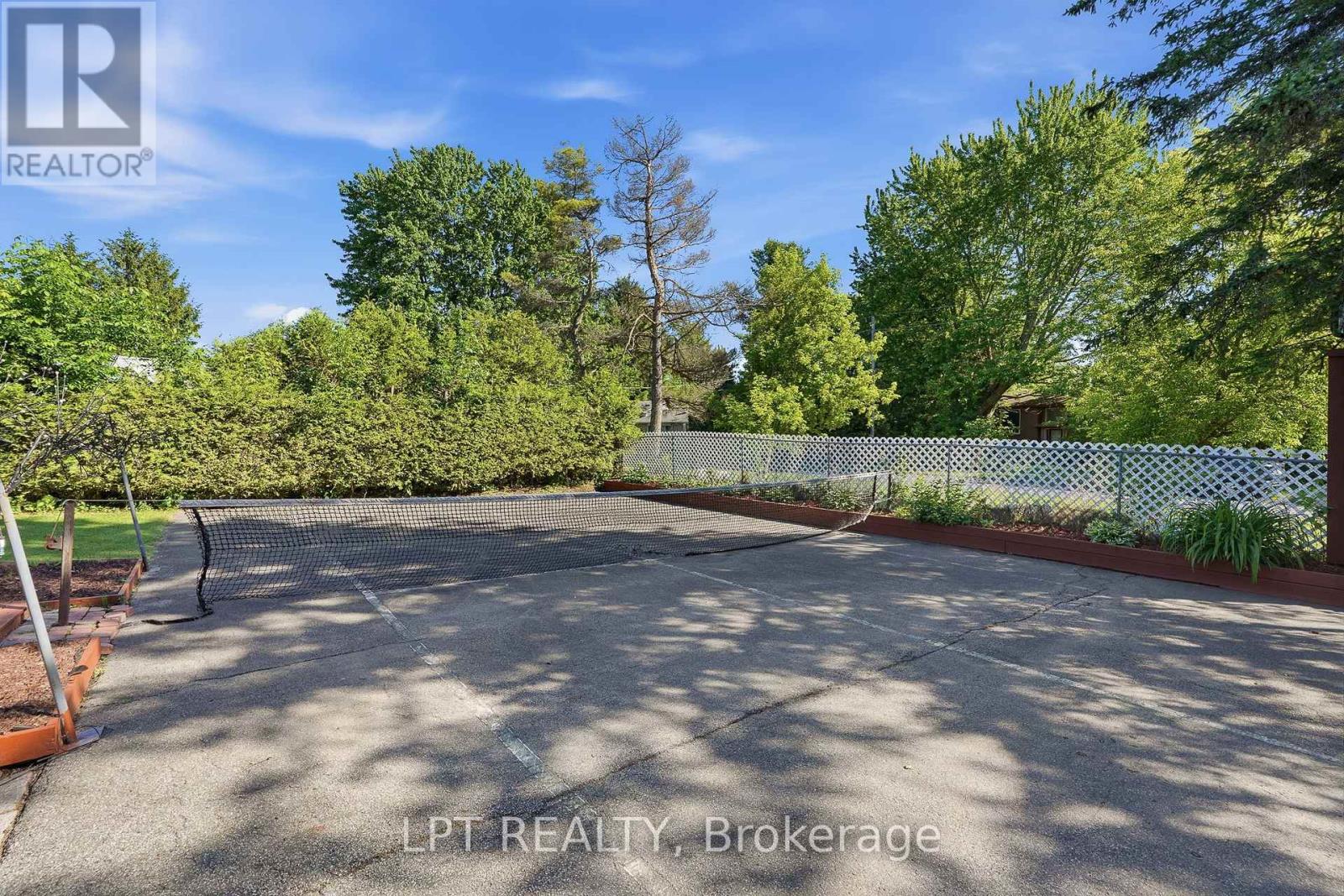 18 LOUISE CRESCENT - 35