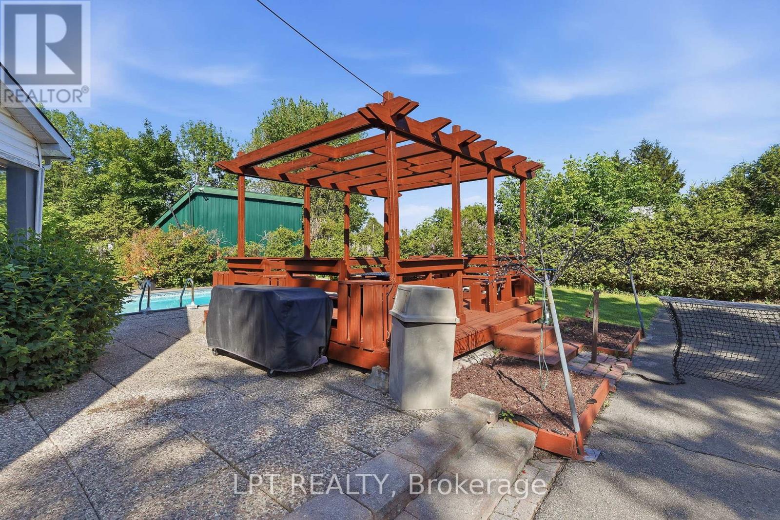 18 LOUISE CRESCENT - 36
