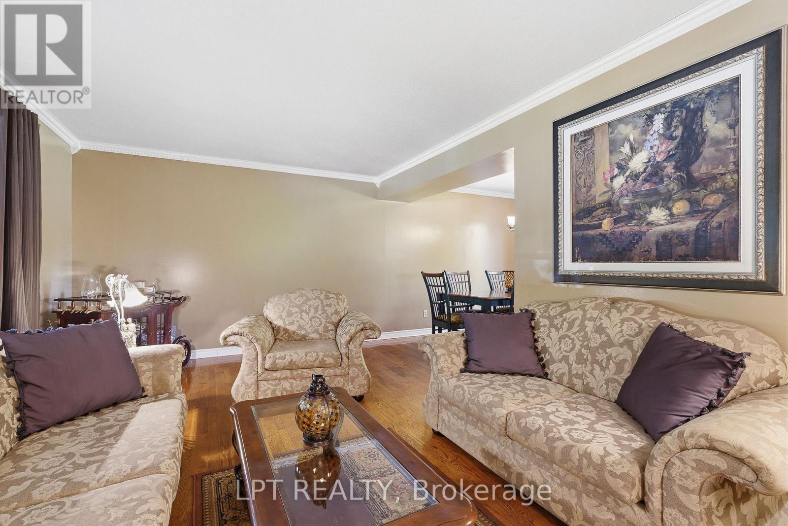 18 LOUISE CRESCENT - 4