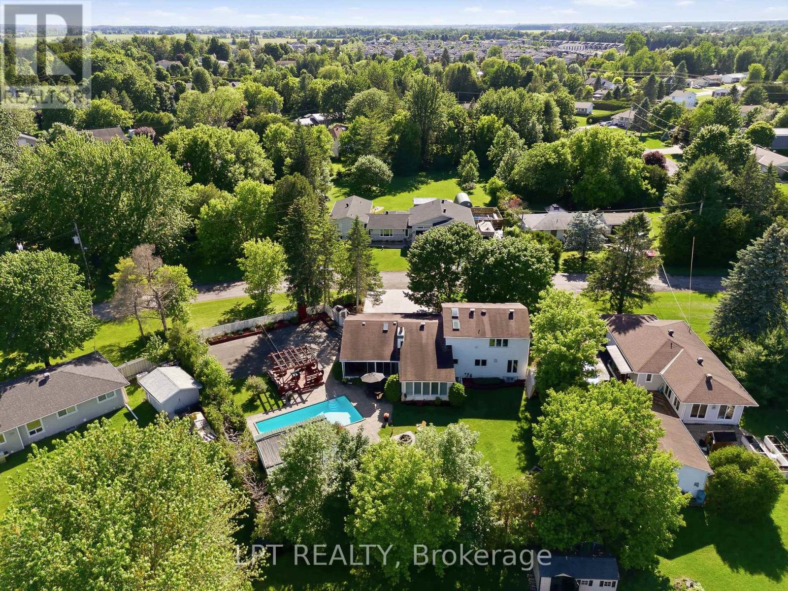 18 LOUISE CRESCENT - 41