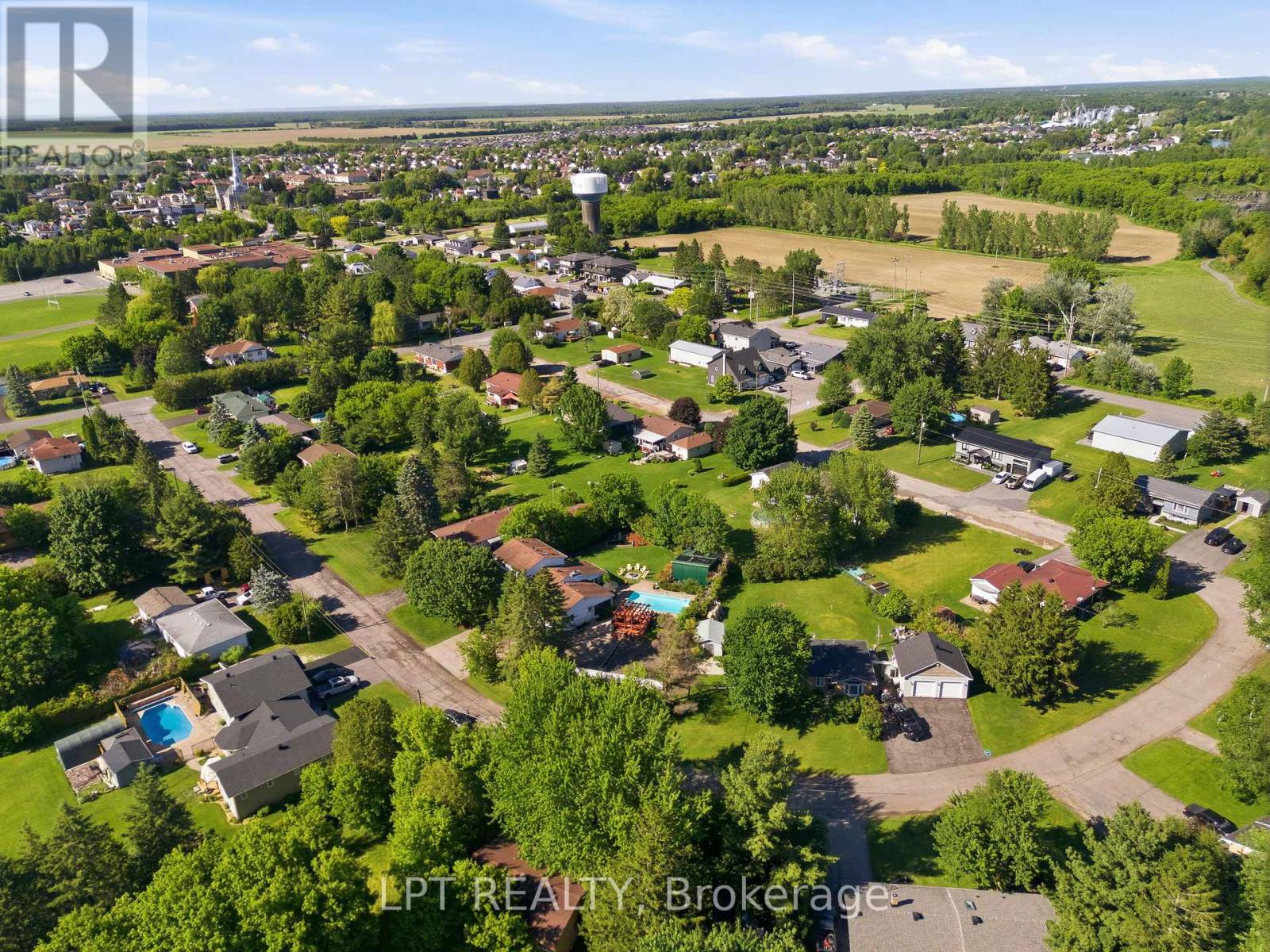 18 LOUISE CRESCENT - 42