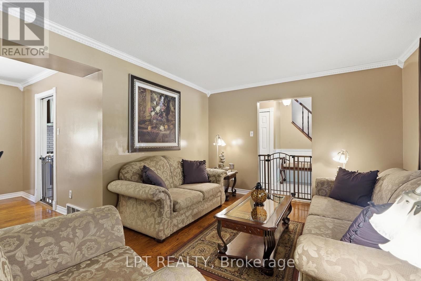 18 LOUISE CRESCENT - 5