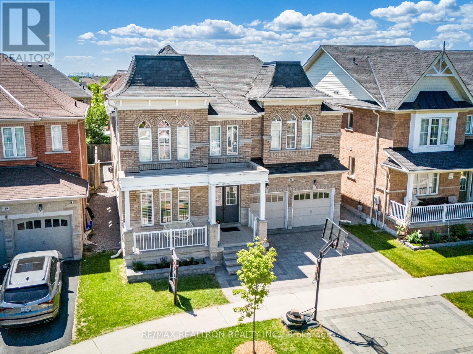 21 RENNIE AVENUE - 1
