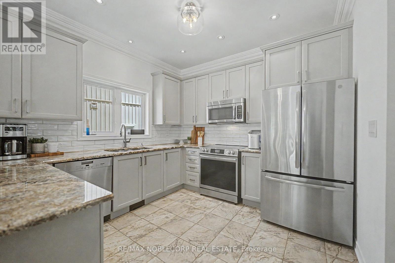 68 MEADOWGLEN BOULEVARD - 14