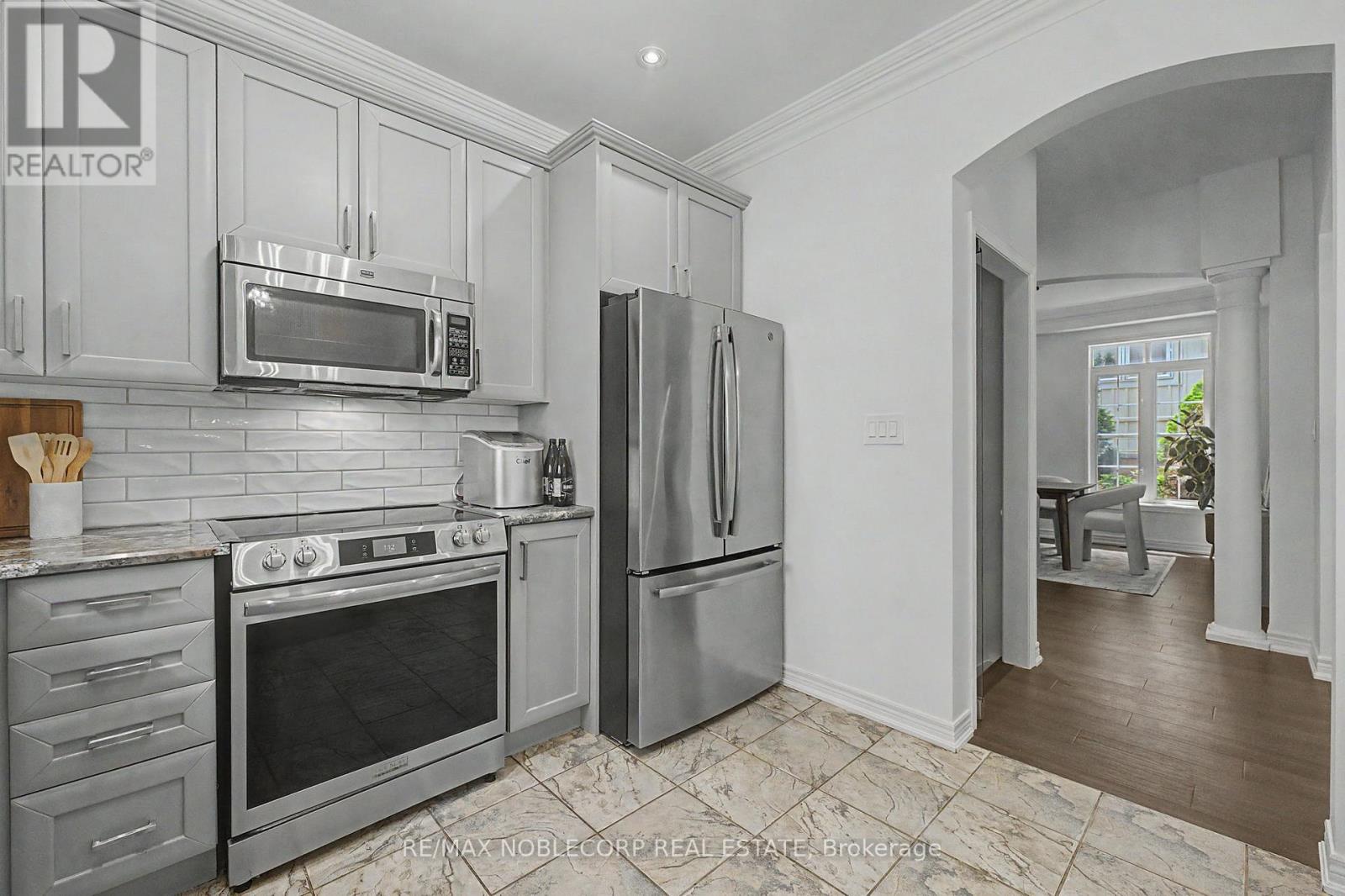 68 MEADOWGLEN BOULEVARD - 16