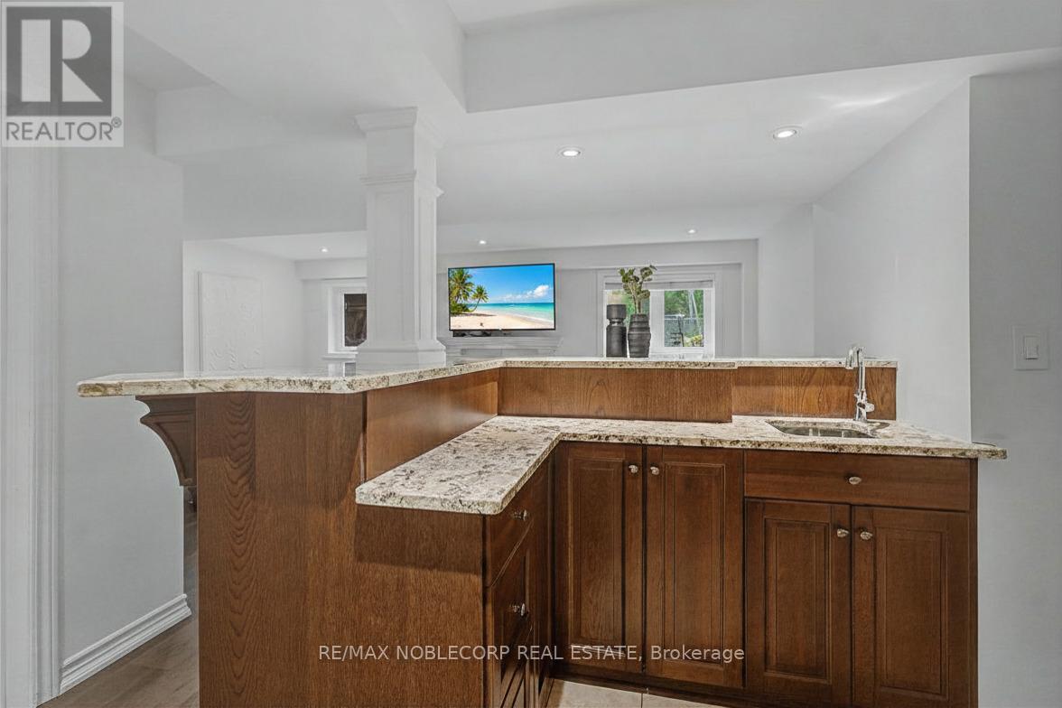 68 MEADOWGLEN BOULEVARD - 33