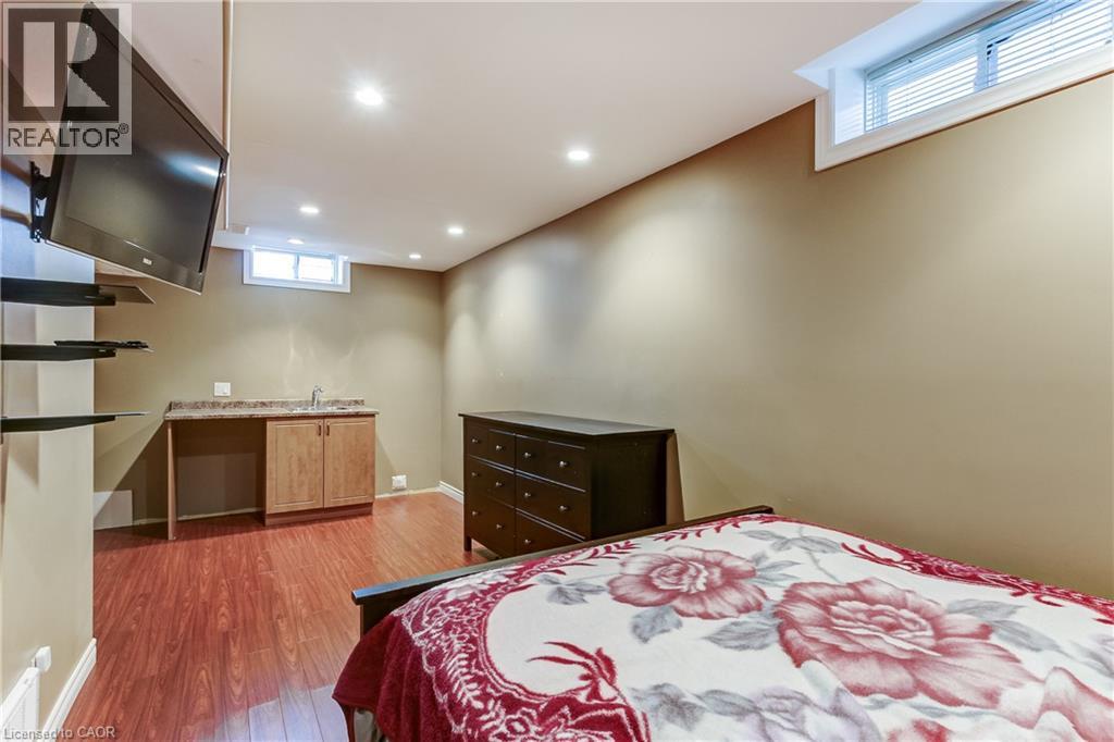 69 SOLSBURY Crescent - 44