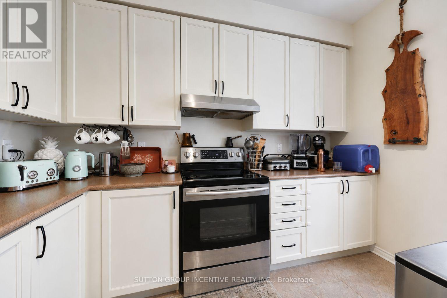 174 MAPLEWOOD DRIVE - 6