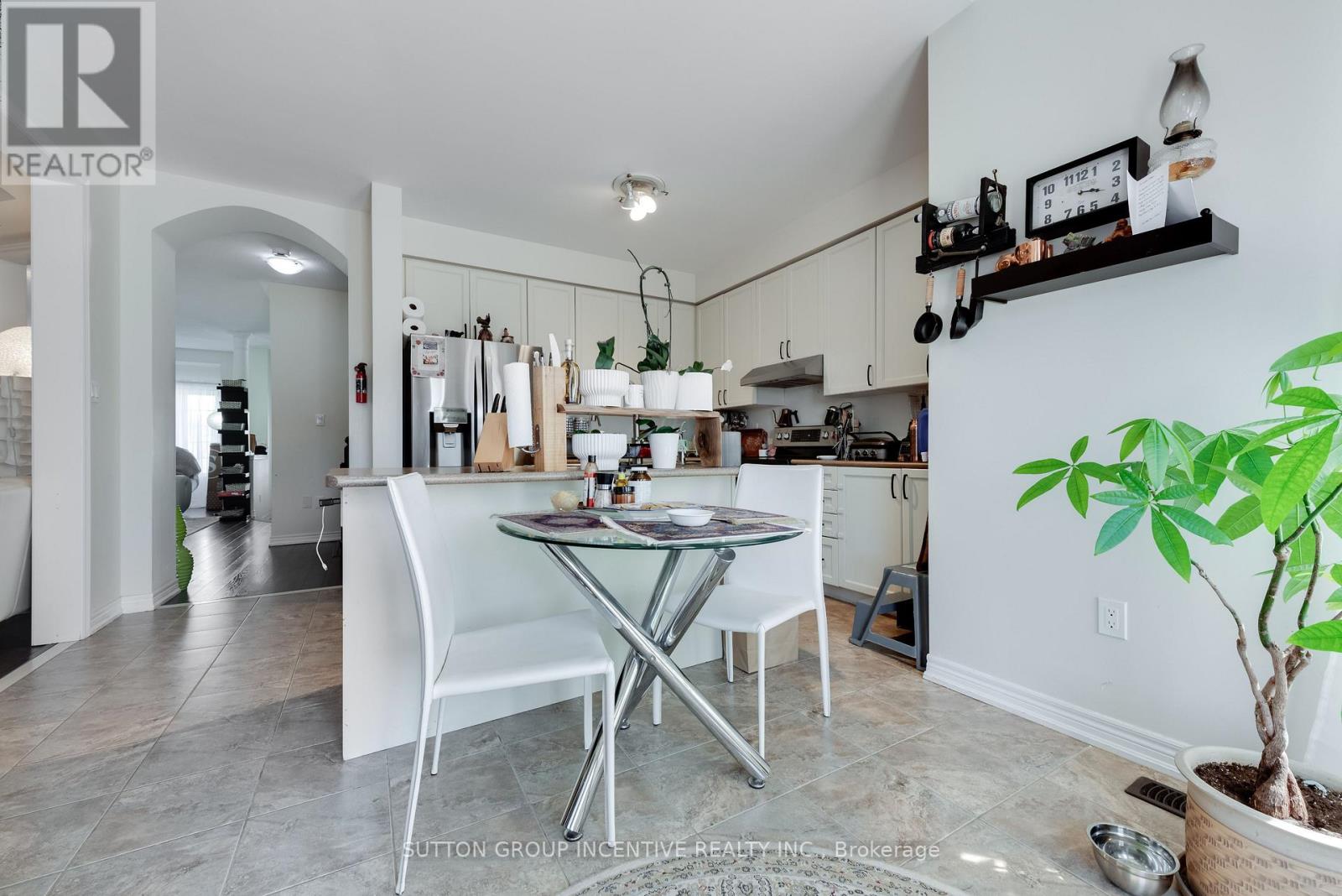 174 MAPLEWOOD DRIVE - 8