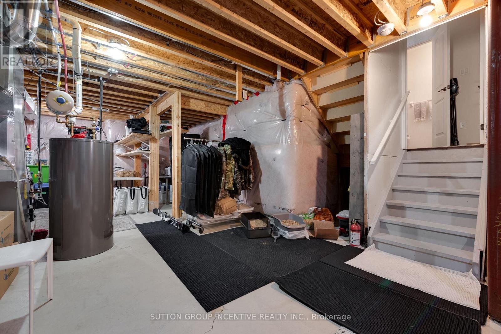 174 MAPLEWOOD DRIVE - 22