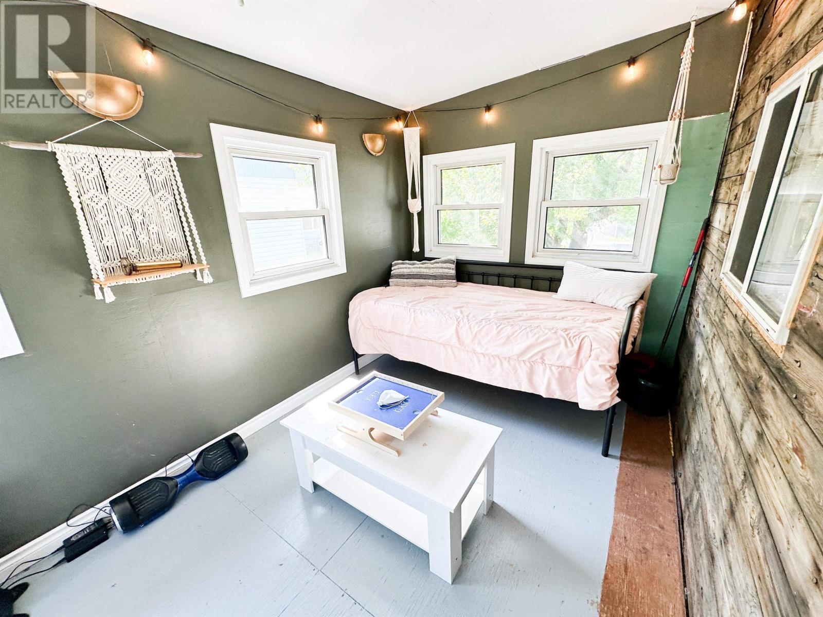 11 Pugsley ST - 13