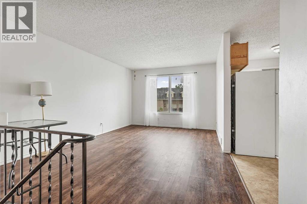 28 Cayuga Crescent W - 3
