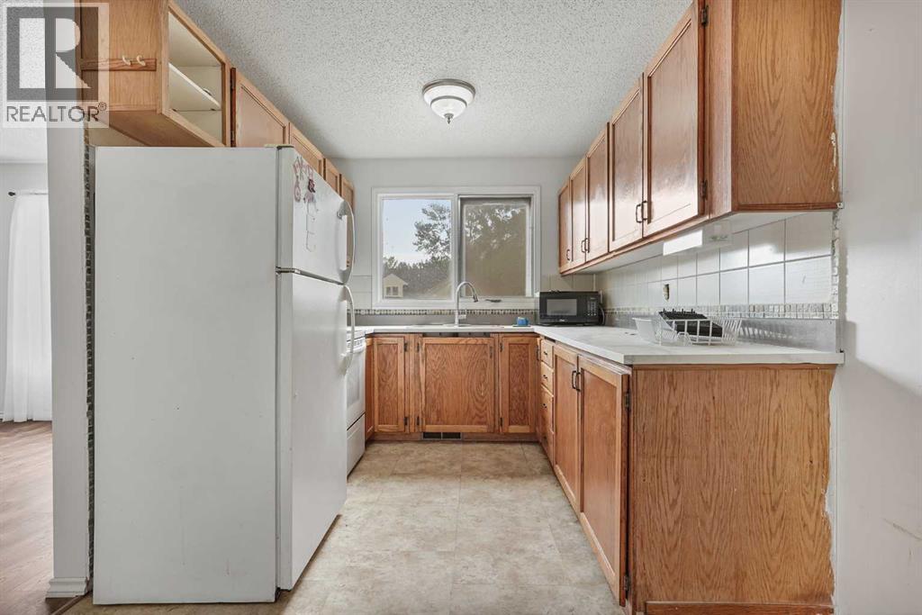 28 Cayuga Crescent W - 6