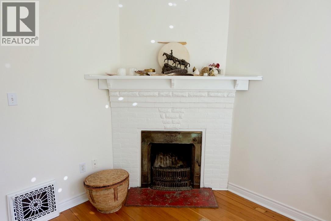 824 SILICA Street - 24