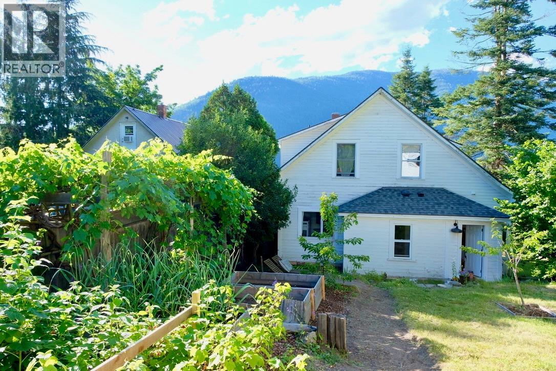 824 SILICA Street - 4
