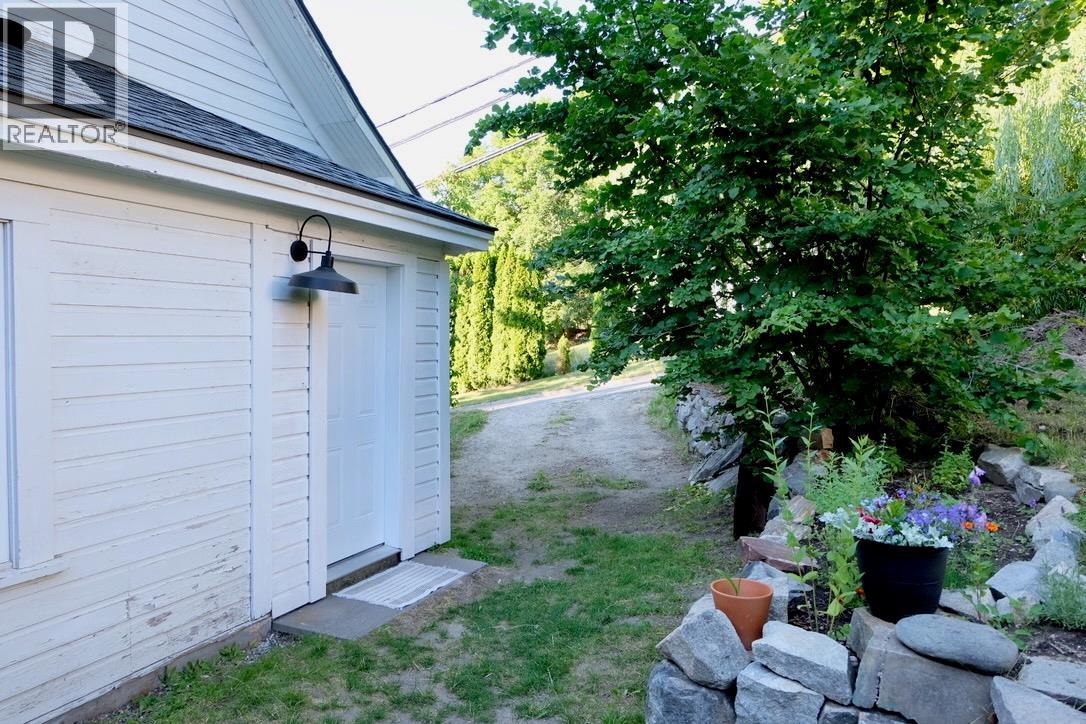 824 SILICA Street - 7