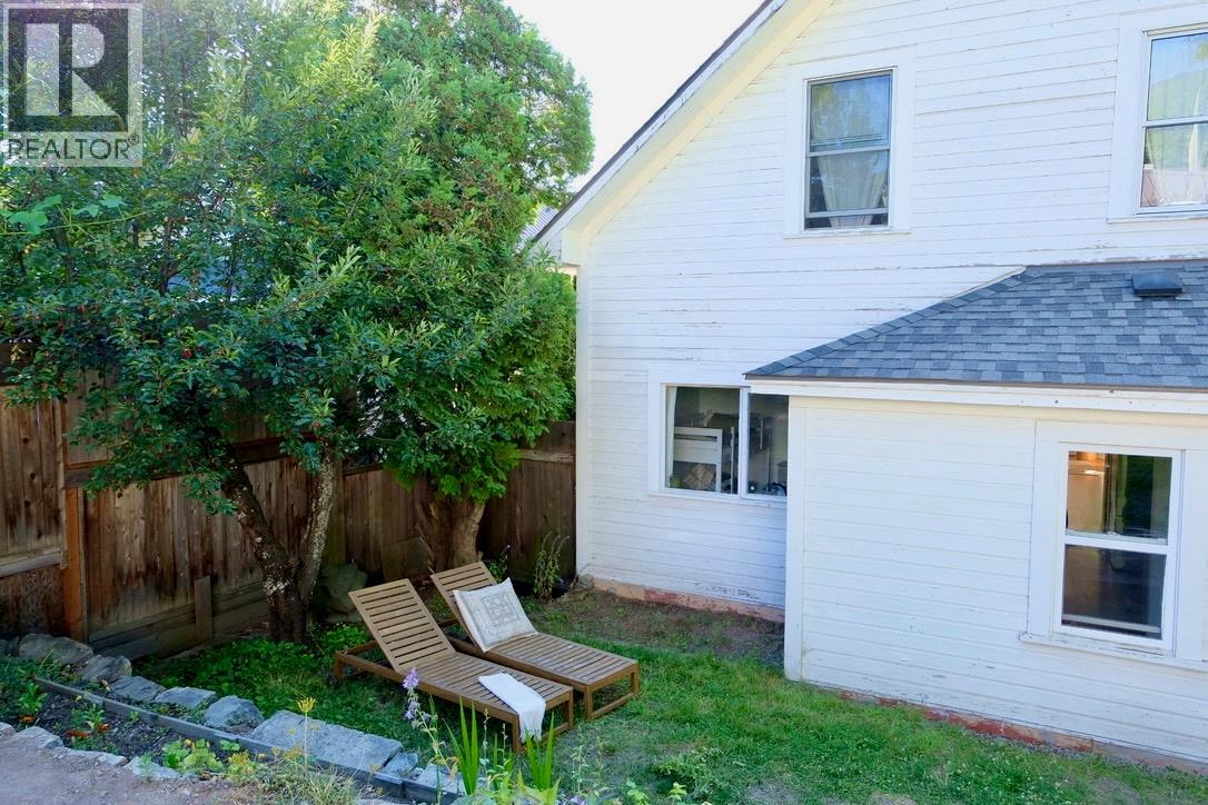 824 SILICA Street - 8