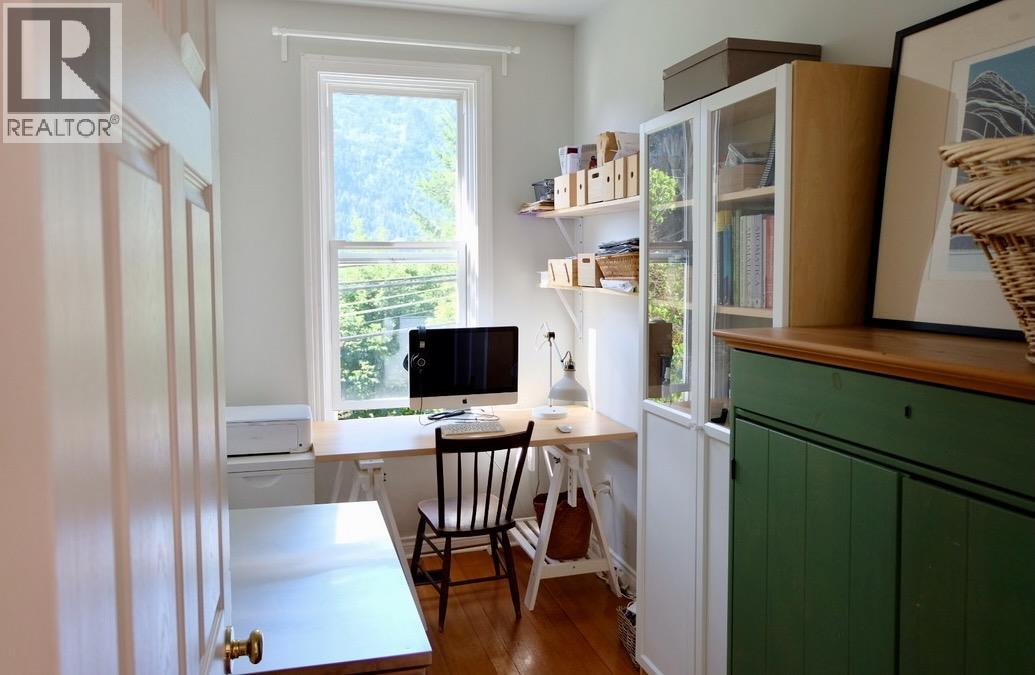 824 SILICA Street - 37
